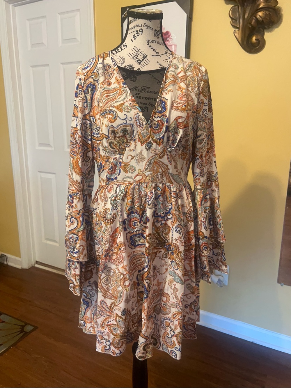 Boho Paisley V-Neck Bell Sleeve Dress - Cream size medium - Picture 6 of 12